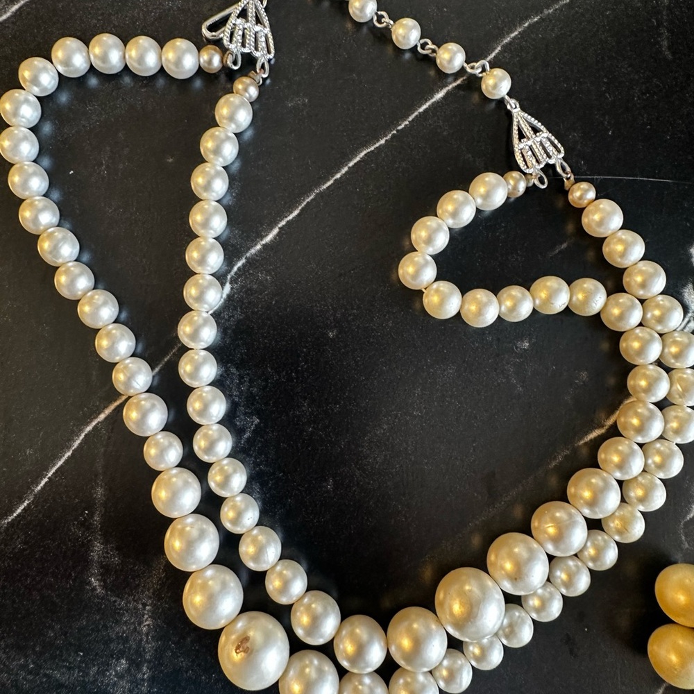 Lot of Vintage Jewelry (10pcs). Necklaces, Chokers, and Earrings. Pre-owned. - Picture 4 of 15